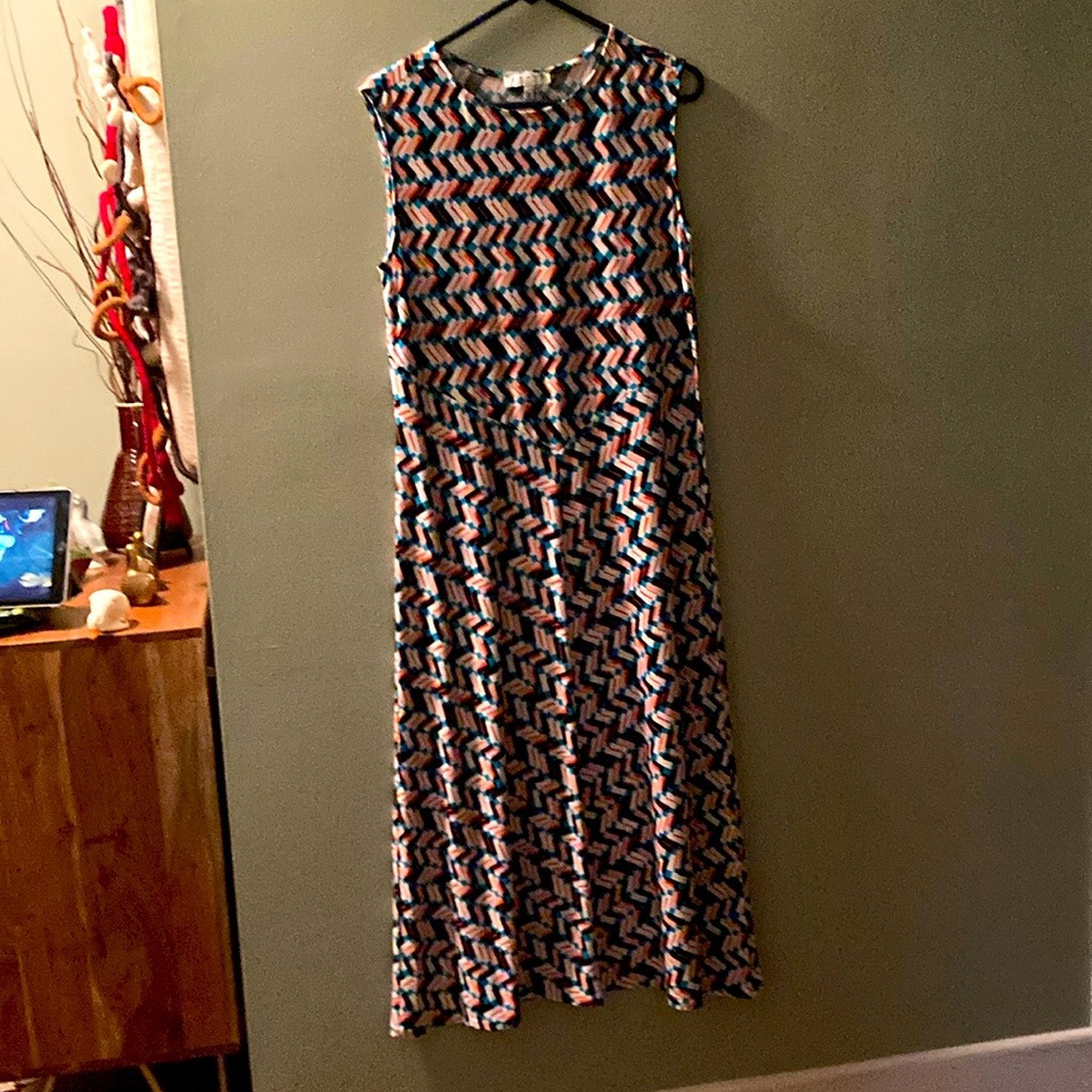 Very pretty Chaus polyester machine washable easy packable like new